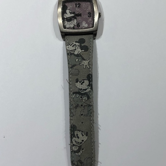 Mickey Mouse Disney Parks Limited Release Watch - Picture 4 of 6
